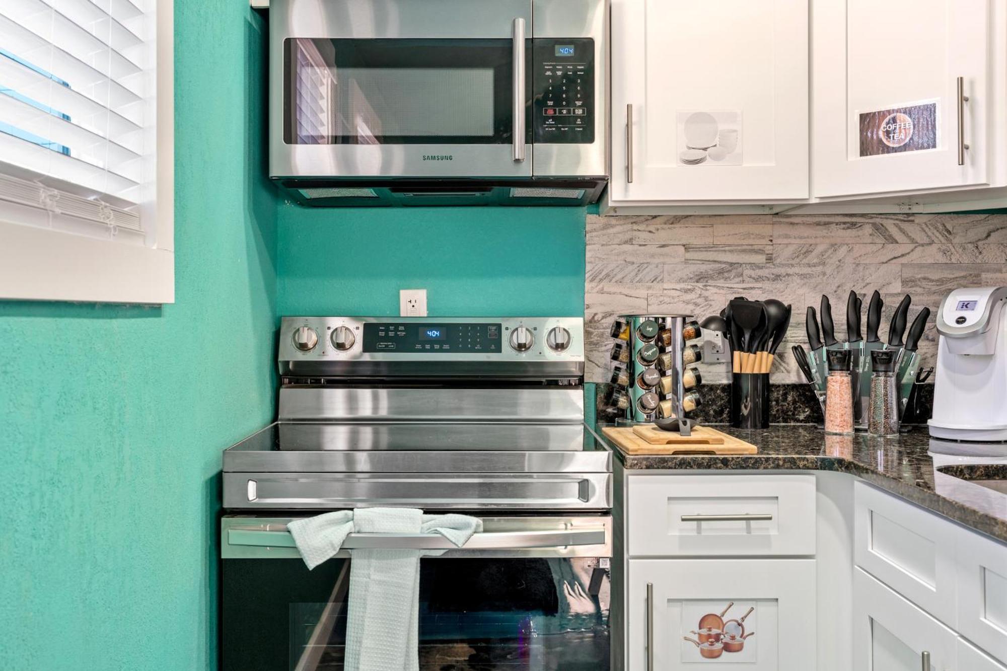 Above The Sea Apartment Сейнт Питърсбърг Екстериор снимка
