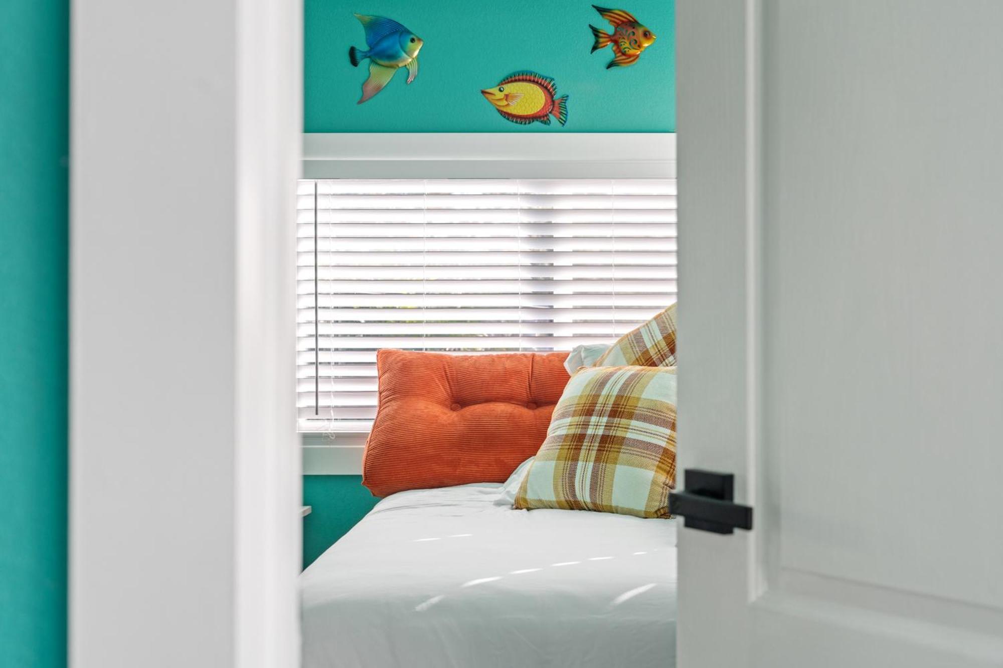 Above The Sea Apartment Сейнт Питърсбърг Екстериор снимка