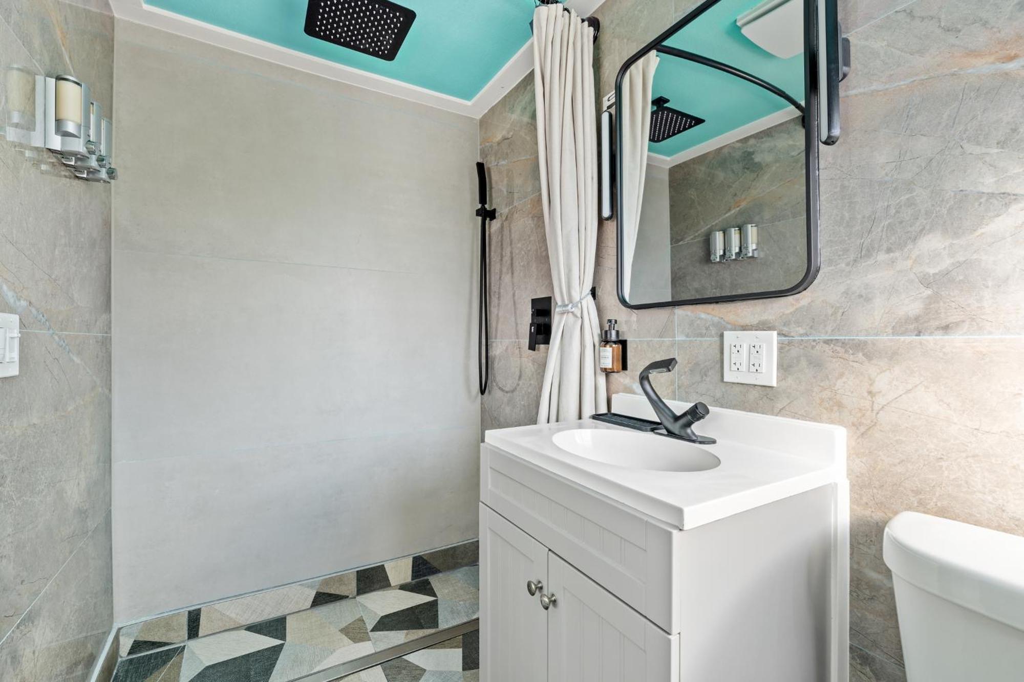 Above The Sea Apartment Сейнт Питърсбърг Екстериор снимка